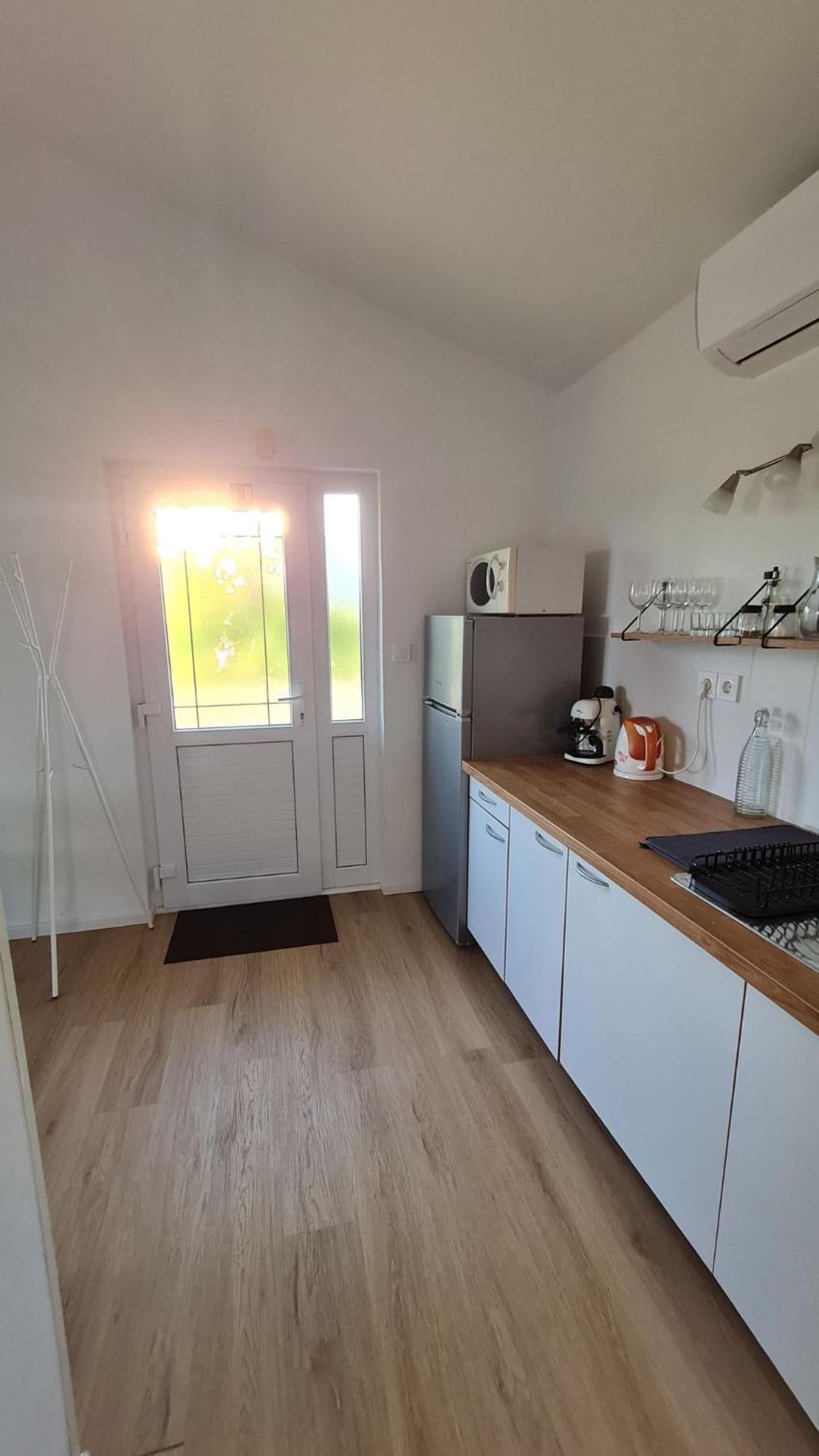 Apartmani Ela Prvić Luka Kültér fotó